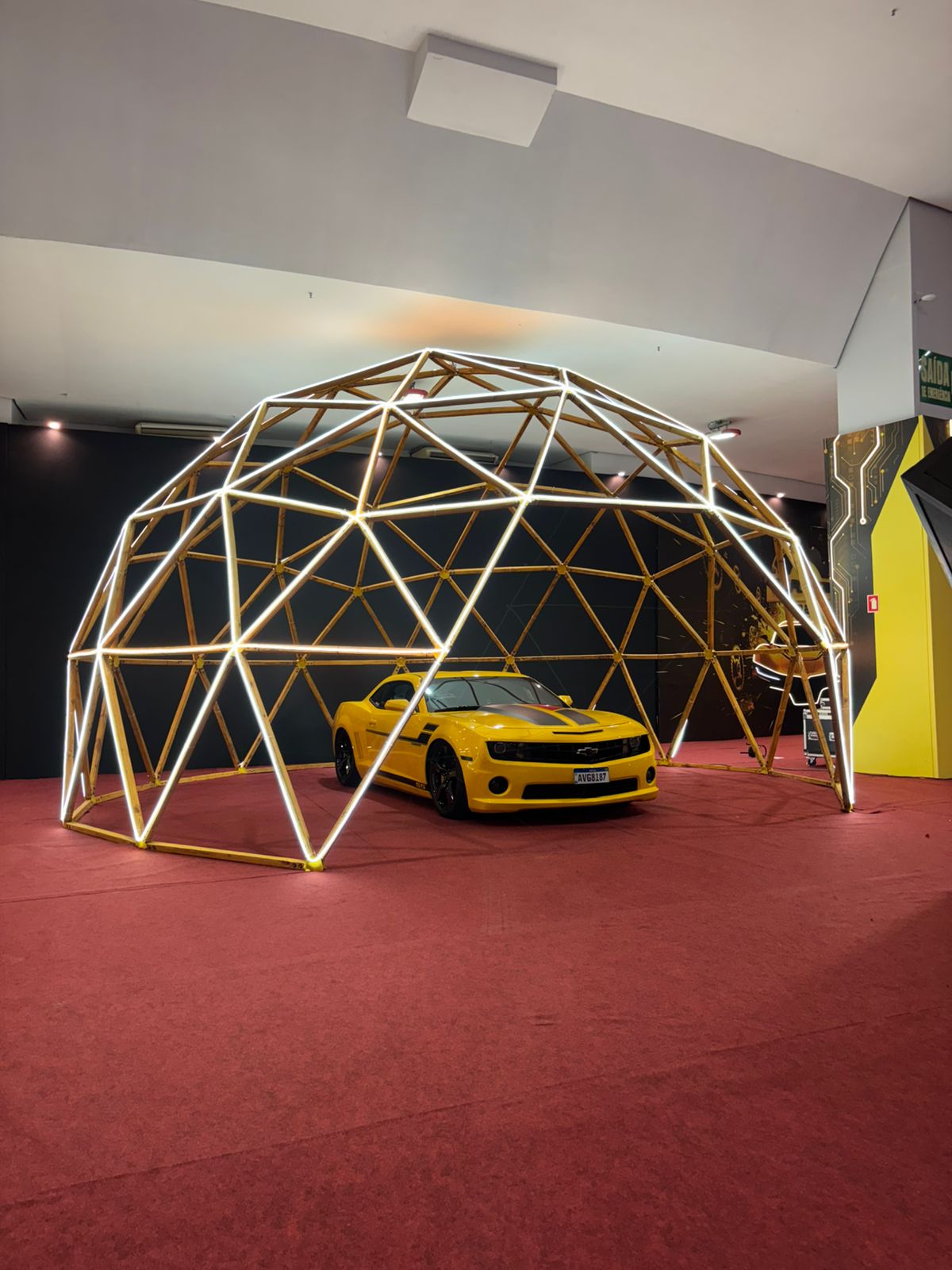 Domo geodésico imersivo